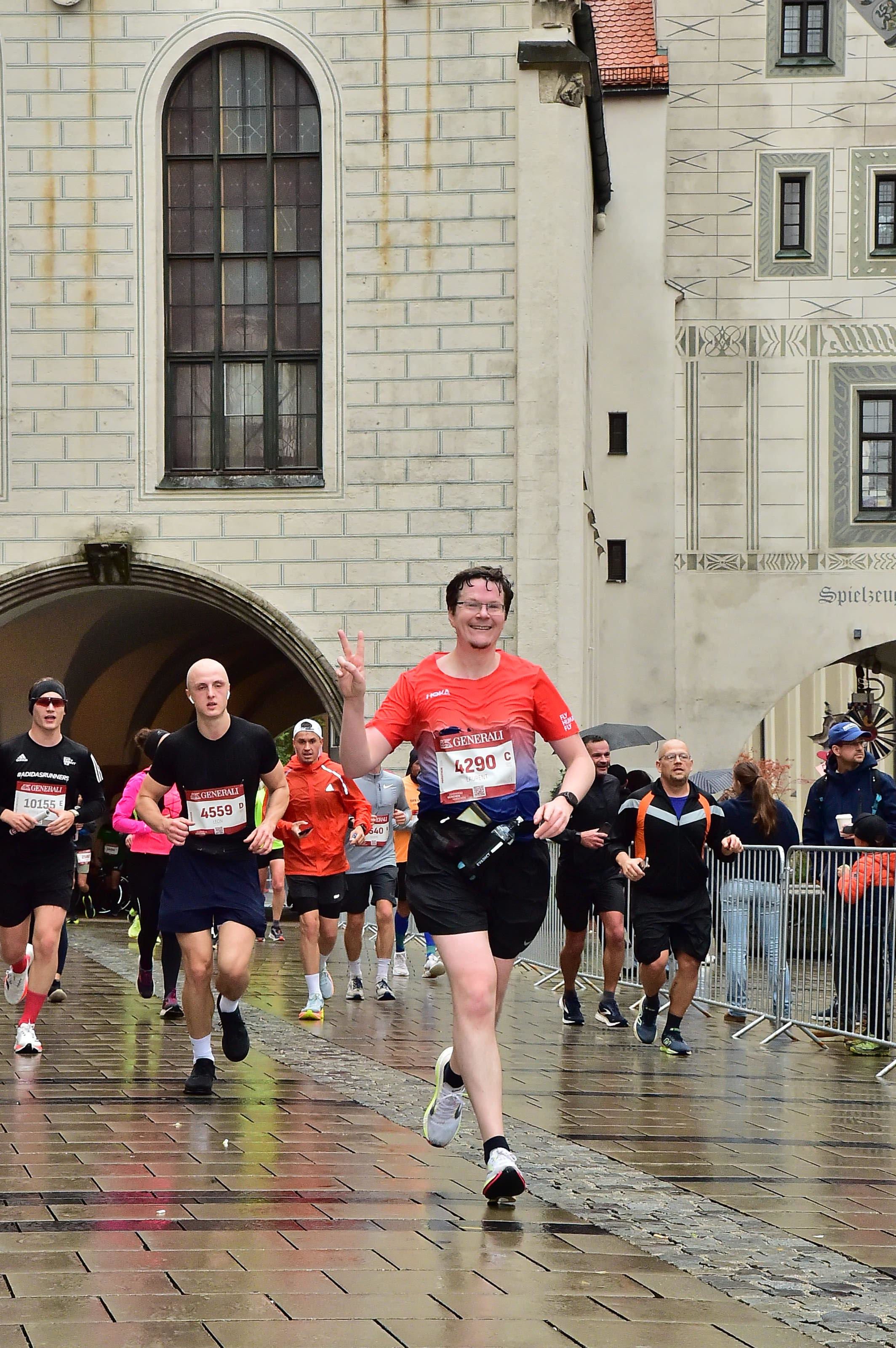 Running through Marienplatz (Munich city center) GMMM9504-original